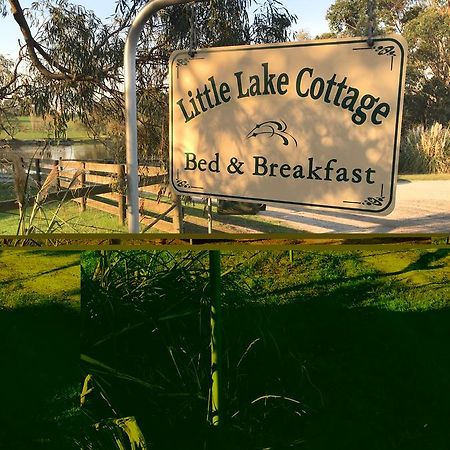 Little Lake Cottage Nyora Екстер'єр фото