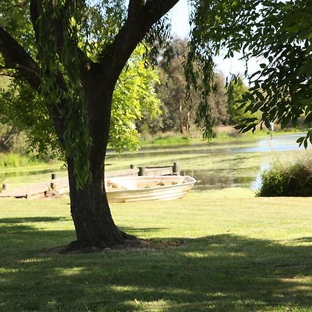 Little Lake Cottage Nyora Екстер'єр фото