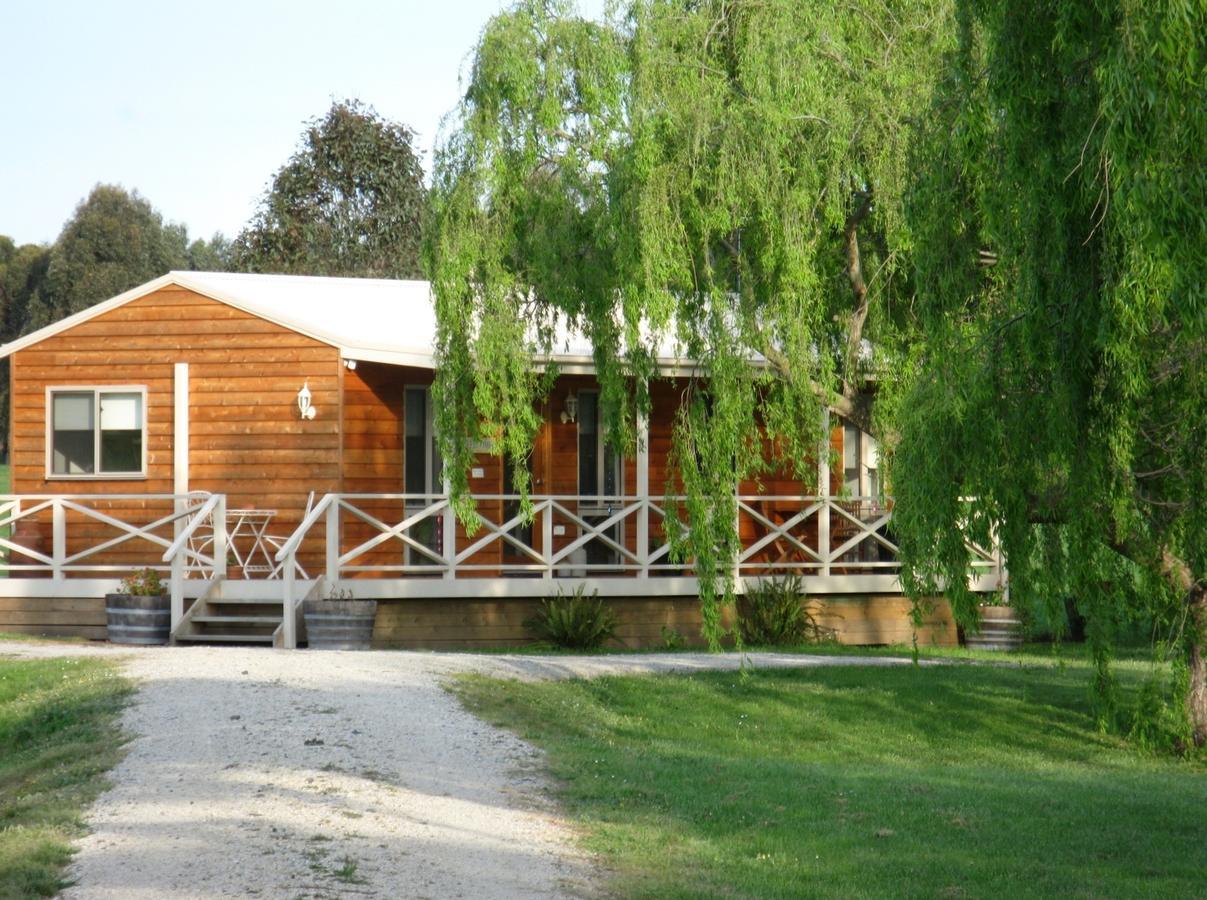 Little Lake Cottage Nyora Екстер'єр фото