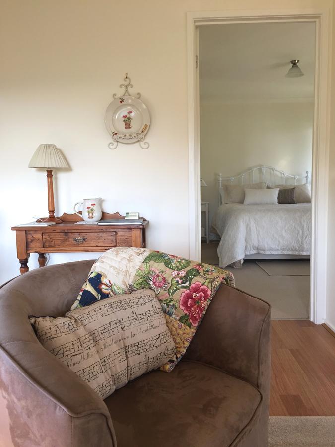 Little Lake Cottage Nyora Екстер'єр фото